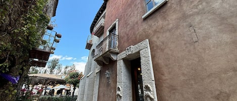 Exclusive Suite | Exterior
