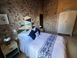 Suite exclusiva | Tabla de planchar con plancha y wifi gratis