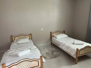 3 bedrooms, iron/ironing board, travel crib, free WiFi - Elodi’s Villa (Fushkruje)