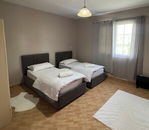 3 bedrooms, iron/ironing board, free WiFi, bed sheets - Elodi’s Villa (Fushkruje)