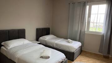 3 bedrooms, iron/ironing board, free WiFi, bed sheets