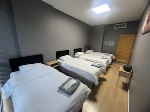 Habitación cuádruple Deluxe | 1 habitación y wifi gratis