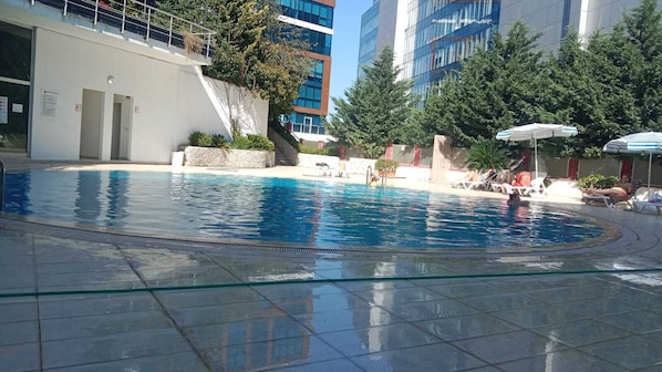 Alberca al aire libre por temporada
