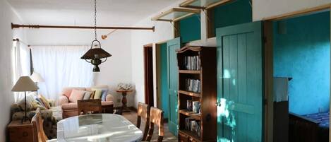 Comfort Apartment, Multiple Beds, Patio, Garden View | Living area