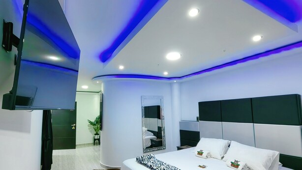 Suite Deluxe, vista città | Una scrivania, Wi-Fi gratuito