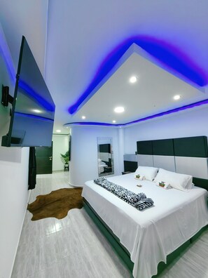 Deluxe Suite, City View | Desk, free WiFi - HOTEL PARRILLA BAR SAFARI'S (Versalles)