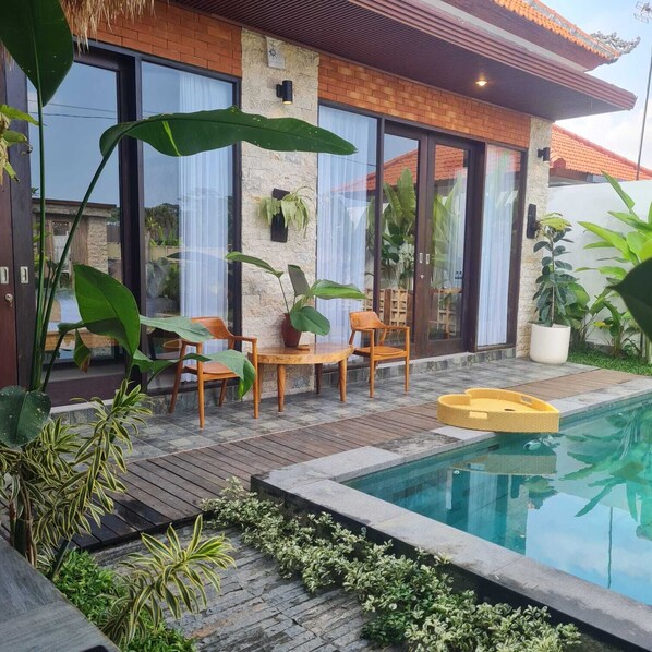 Vila clássica, 2 quartos, piscina particular | Terraço/pátio