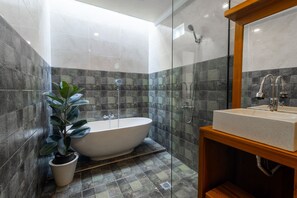 Classic Villa, 2 Bedrooms, Private Pool | Deep soaking bathtub - Siddhi Villa Ubud (Mas)