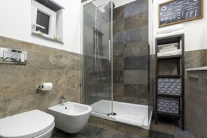 Bathroom - Rosa Homes THE RED (Genova)