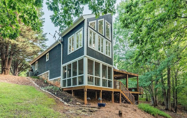 Exterior - Beautiful home with water view in Smith Mountain Lake (Moneta)