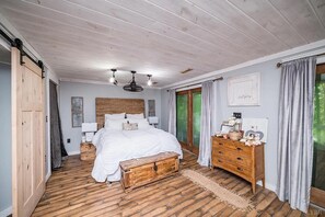 3 bedrooms, in-room safe, travel cot, free WiFi