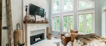 Beautiful home with water view in Smith Mountain Lake