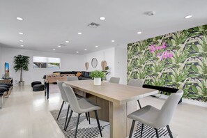 Family dining - FLORENCE VILLA (Fort Lauderdale)