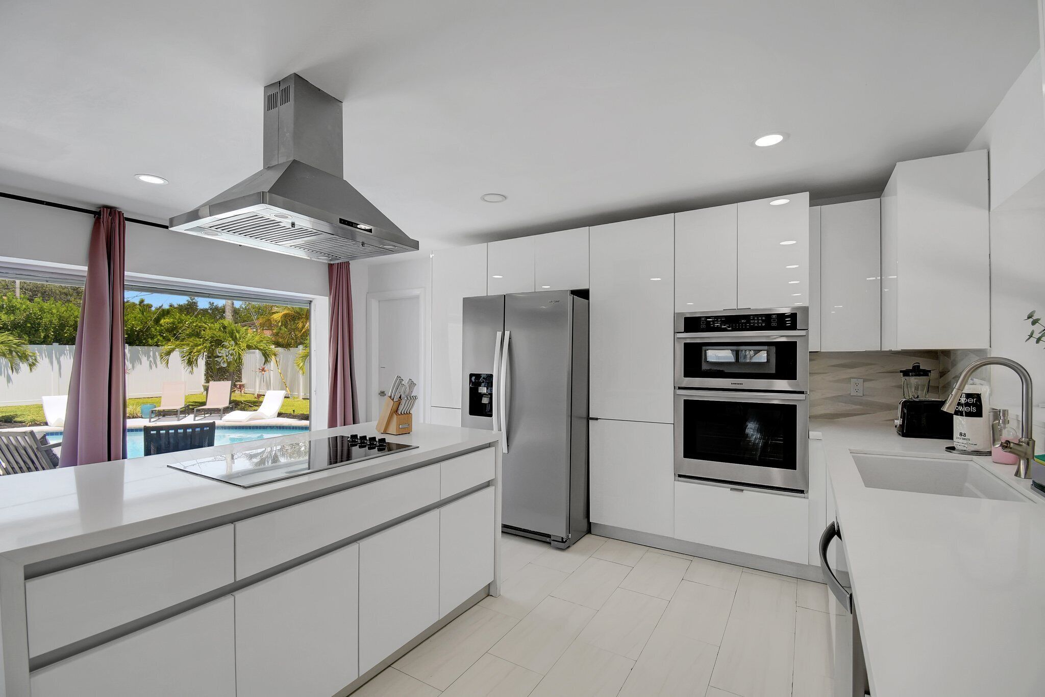 Maison Familiale, vue piscine | Cuisine privée