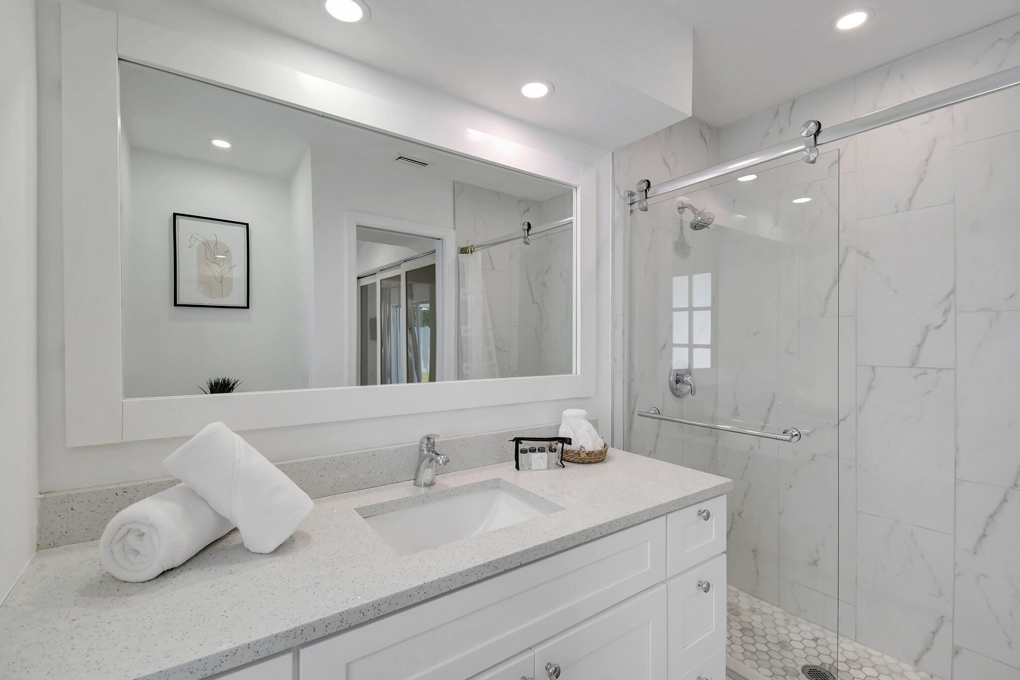 Familienhaus, Poolblick | Badezimmer | Handtücher, Seife, Shampoo, Toilettenpapier