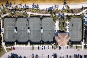 Sport court - Golf/Lake View 2 Bed+Den Coach Home In Amenity Rich Community, the Quarry! (Naples)
