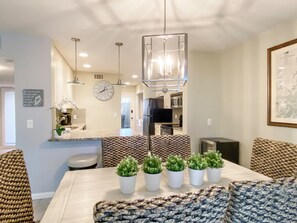 Villa - flere senge - køkken - udsigt til have (2278 Heritage Villas) | Spiseområde