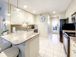 Villa, plusieurs lits, cuisine, vue jardin (2278 Heritage Villas) | Cuisine privée | Cafetière/bouilloire, tables à manger