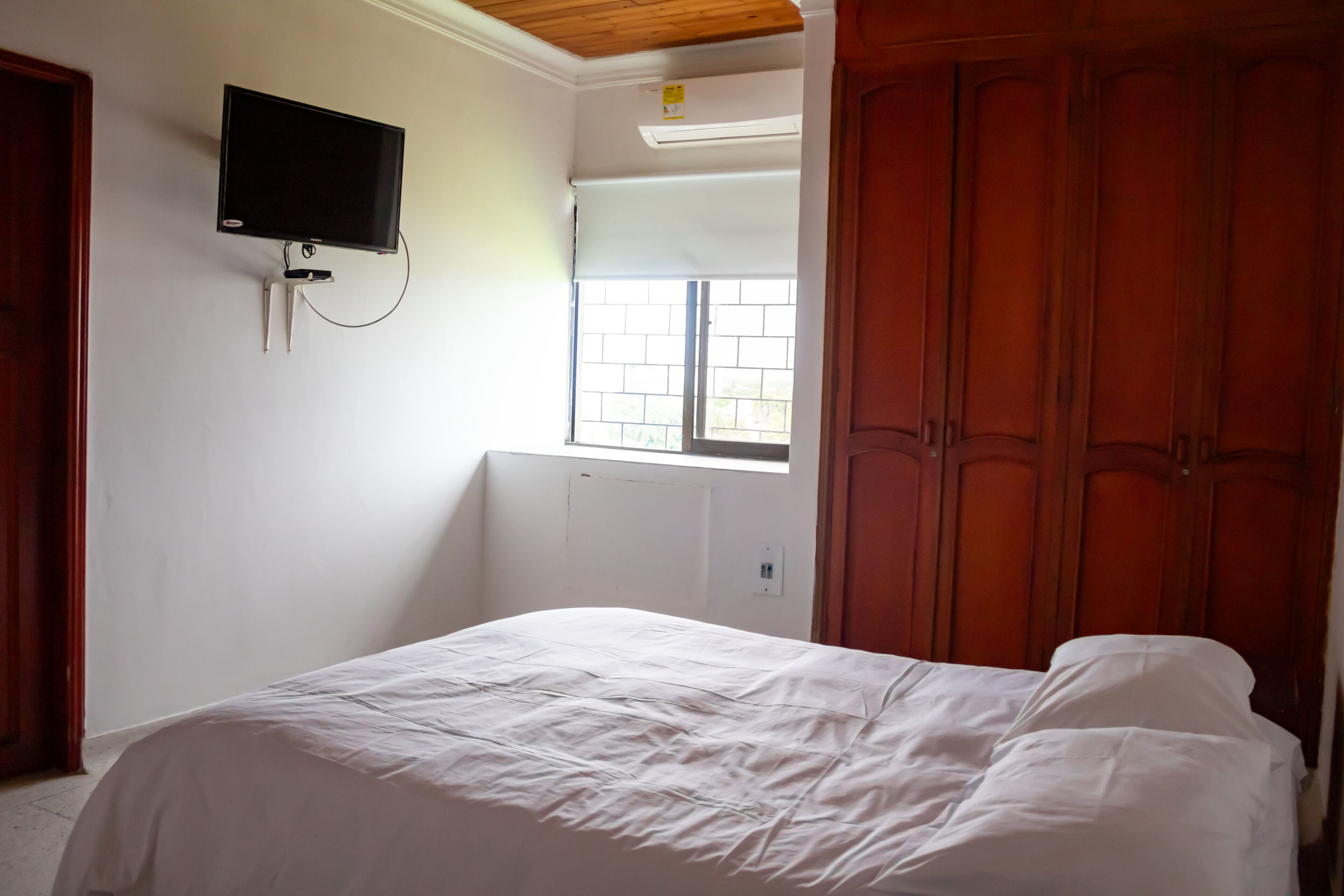 Perushuone, kaupunkinäköala | Kannettavalle tietokoneelle sopiva työtila, ilmainen Wi-Fi