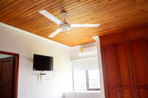 Laptop workspace, free WiFi - Hotel Santana (Sincelejo)