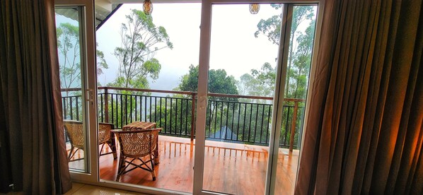 Terrace/patio - EVAARA RESORT (Devikolam)