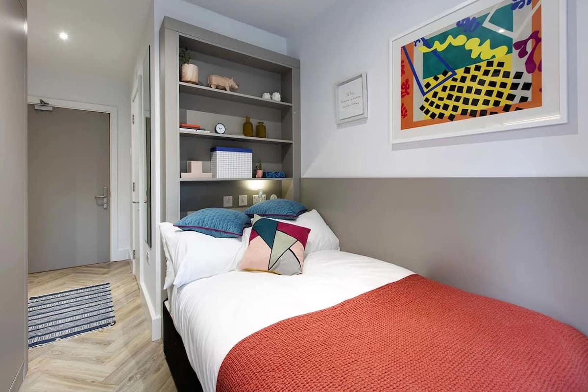 Single Room, Non Smoking | Blackout drapes, free WiFi, bed sheets