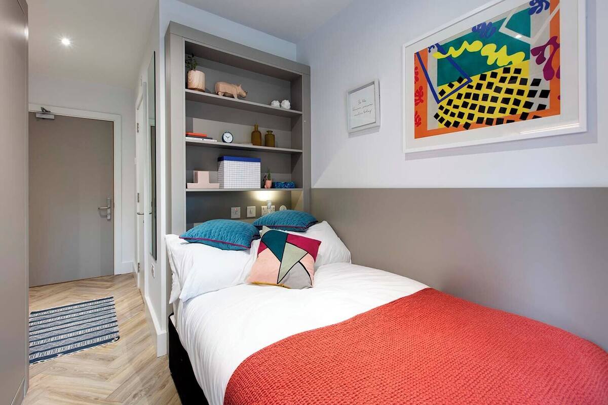 Blackout curtains, free WiFi, bed sheets