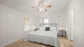 3 habitaciones y ropa de cama