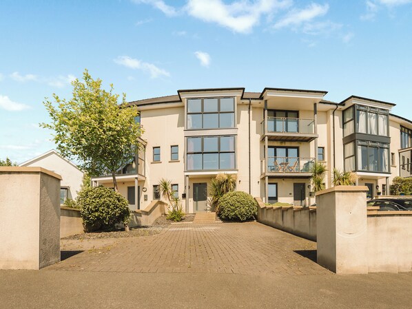 Unclassified image, 1 of 24, button