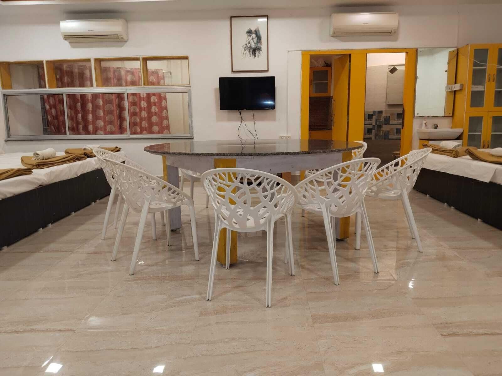 Desk, laptop workspace, free WiFi