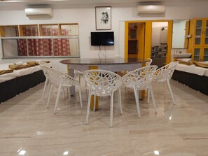 Desk, laptop workspace, free WiFi - Octagon Beach Resort Pondicherry (Koonimedu)