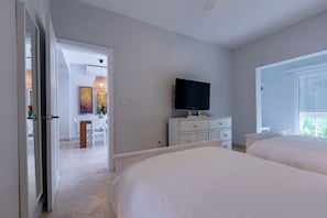 3 chambres, fer et planche à repasser, Wi-Fi, draps fournis