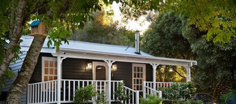 Wrenwood Cottage 2 bedroom miners cottage with wood fire, 6 seater outdoor spa and 2 person indoor s