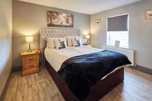 Talo | 5 makuuhuonetta, silitysrauta/-lauta, ilmainen Wi-Fi, vuodevaatteet