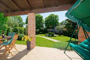 Outdoor dining - Vacation home Harmony - 4 persons, 3 bedrooms, barbecue, terrace (Radmani)