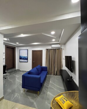 패밀리 아파트, 발코니, 시내 전망 | 거실 공간