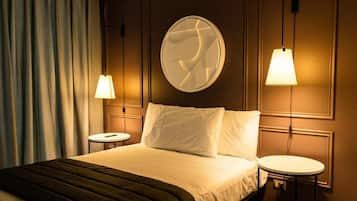 Superior Studio Suite, 1 King Bed, City View | In-room safe, iron/ironing board, free WiFi