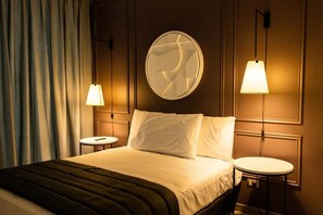 Superior Studio Suite, 1 King Bed, City View | In-room safe, blackout drapes, iron/ironing board, free WiFi