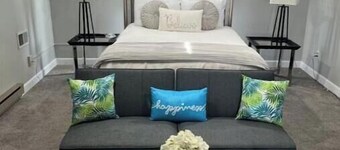 Chic 1-bedroom apartment in fabulous Fayetteville with AC, WiFi