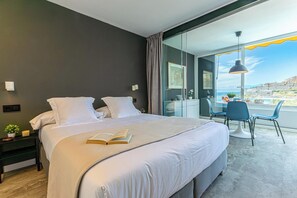 1 habitación, tabla de planchar con plancha, internet y ropa de cama 