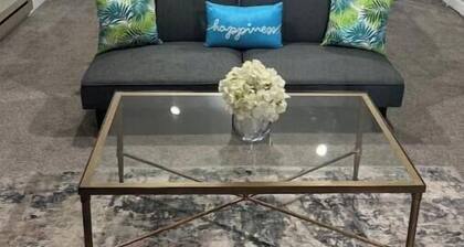 Spacious 4-bedroom house in charming Fayetteville with WiFi