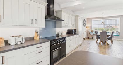 Host Stay Chirnells