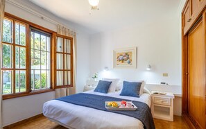 2 habitaciones, tabla de planchar con plancha, wifi y ropa de cama 