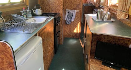 Stone - Boat - Sleeps 4 - Pet Friendly-85ws