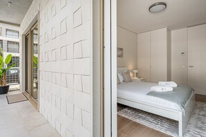 2 bedrooms, iron/ironing board, internet, bed sheets