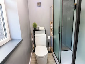 Shower - Newfield Apartment (Bishop Auckland)