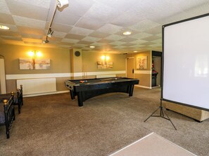 Games room - Newfield Apartment (Bishop Auckland)
