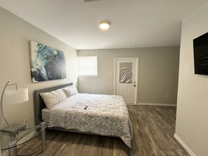 5 habitaciones, escritorio, tabla de planchar con plancha y wifi 