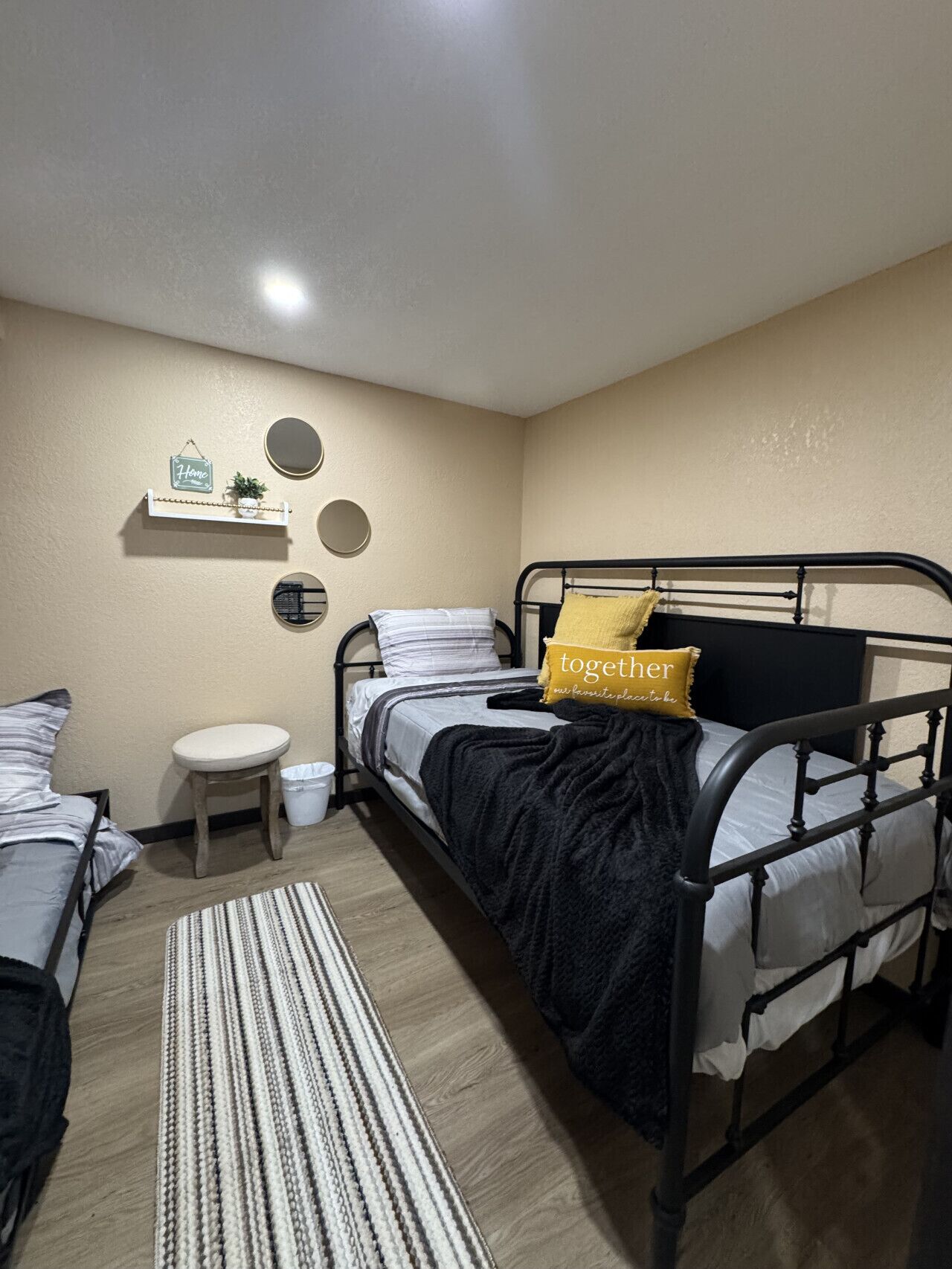 5 bedrooms, iron/ironing board, free WiFi, bed sheets