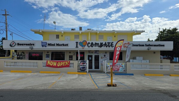 Front of property - I Love Combate Rooms & Suites (Cabo Rojo)